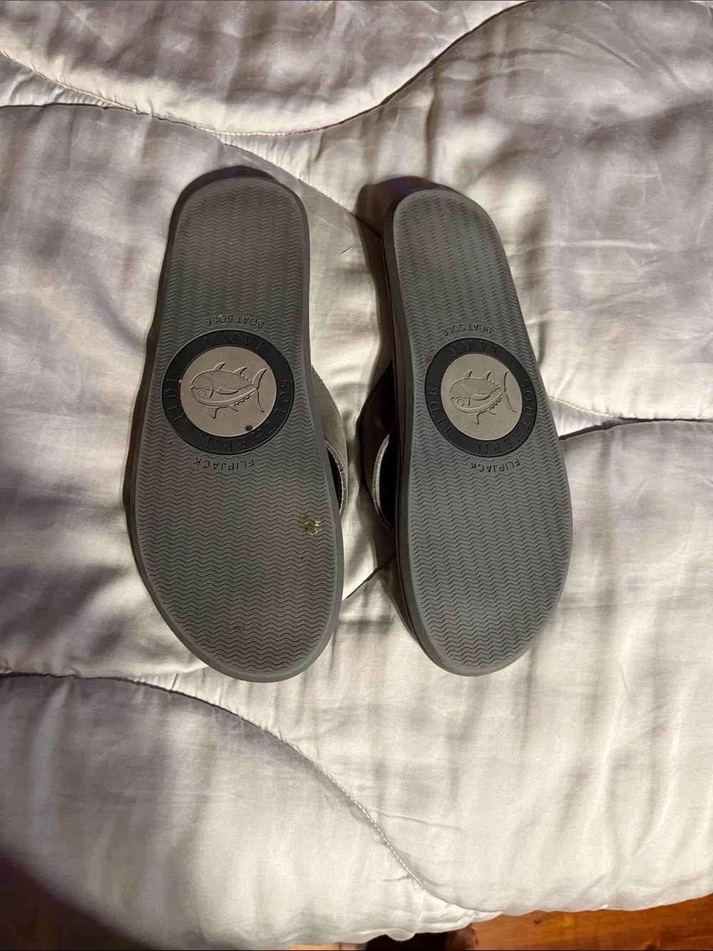 Southern Tide Gray Men’s Flip-Flop Sandals with Logo